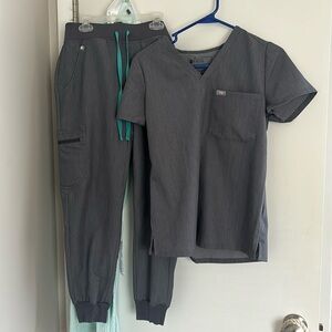 Figs Graphite scrub set